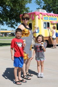 woman-and-children-with-ice-cream